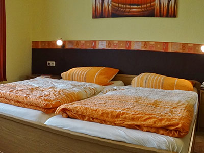 doppelzimmer Die großzügigen Gästezimmer auf dem Hof Kilbe in Bad Berleburg laden zum Entspannen ein